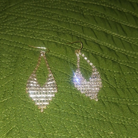 Elegant Silver Dangle Earrings - Picture 1 of 1